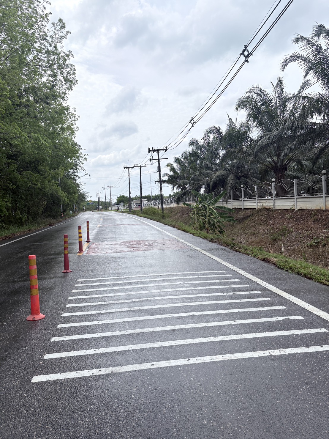 กิจกรรมทำความสะอาดพื้นถนนกำจัดสิ่งกีดขวางทางสัญจรและป้องกันการเกิดอุบัติจากการใช้ถนน